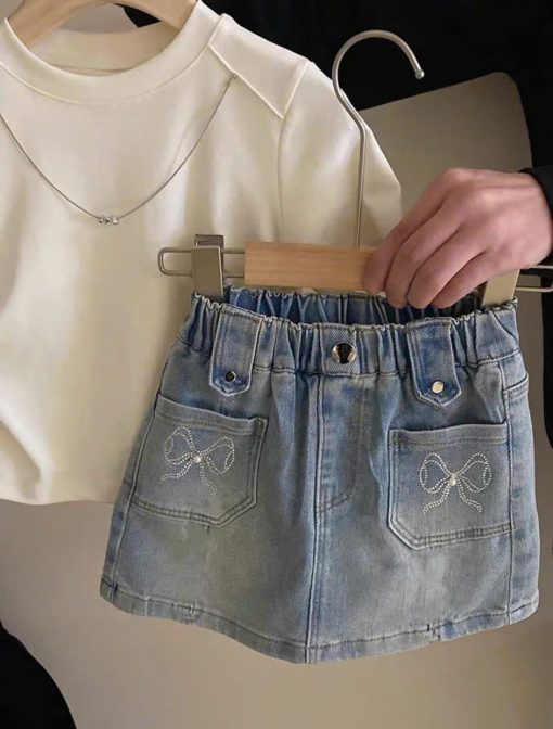 Quần shorts jeans cá tính cho bé gái