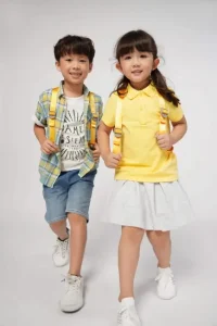 Mẹo Chọn Quần Áo Bé Gái Đi Học